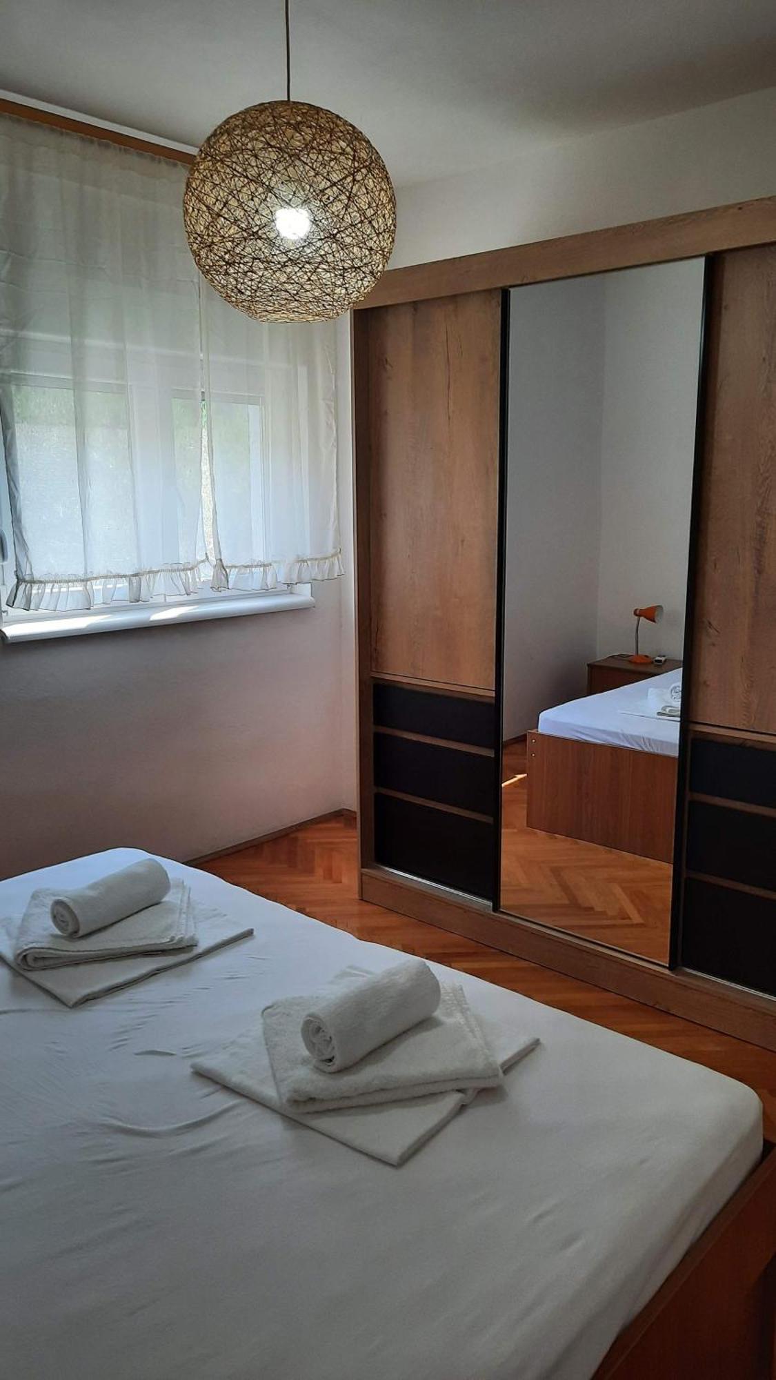 Apartments Justic Supetarska Draga Ngoại thất bức ảnh