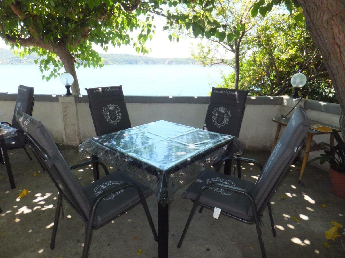 Apartments Justic Supetarska Draga Ngoại thất bức ảnh